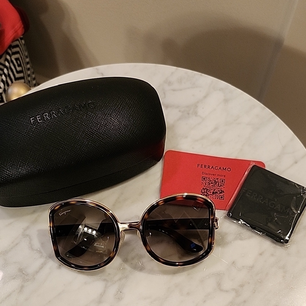 Salvatore Ferragamo Gold and Brown Sunglasses Oversized Cat-Eye